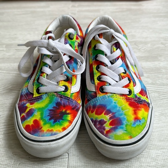 Vans - Picture 1 of 7